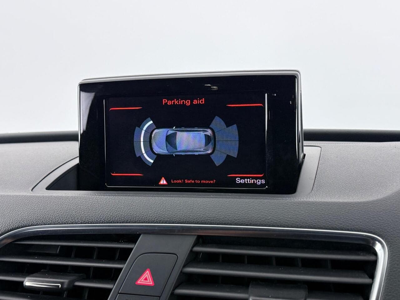Audi Q3 thumbnail Infotainment System