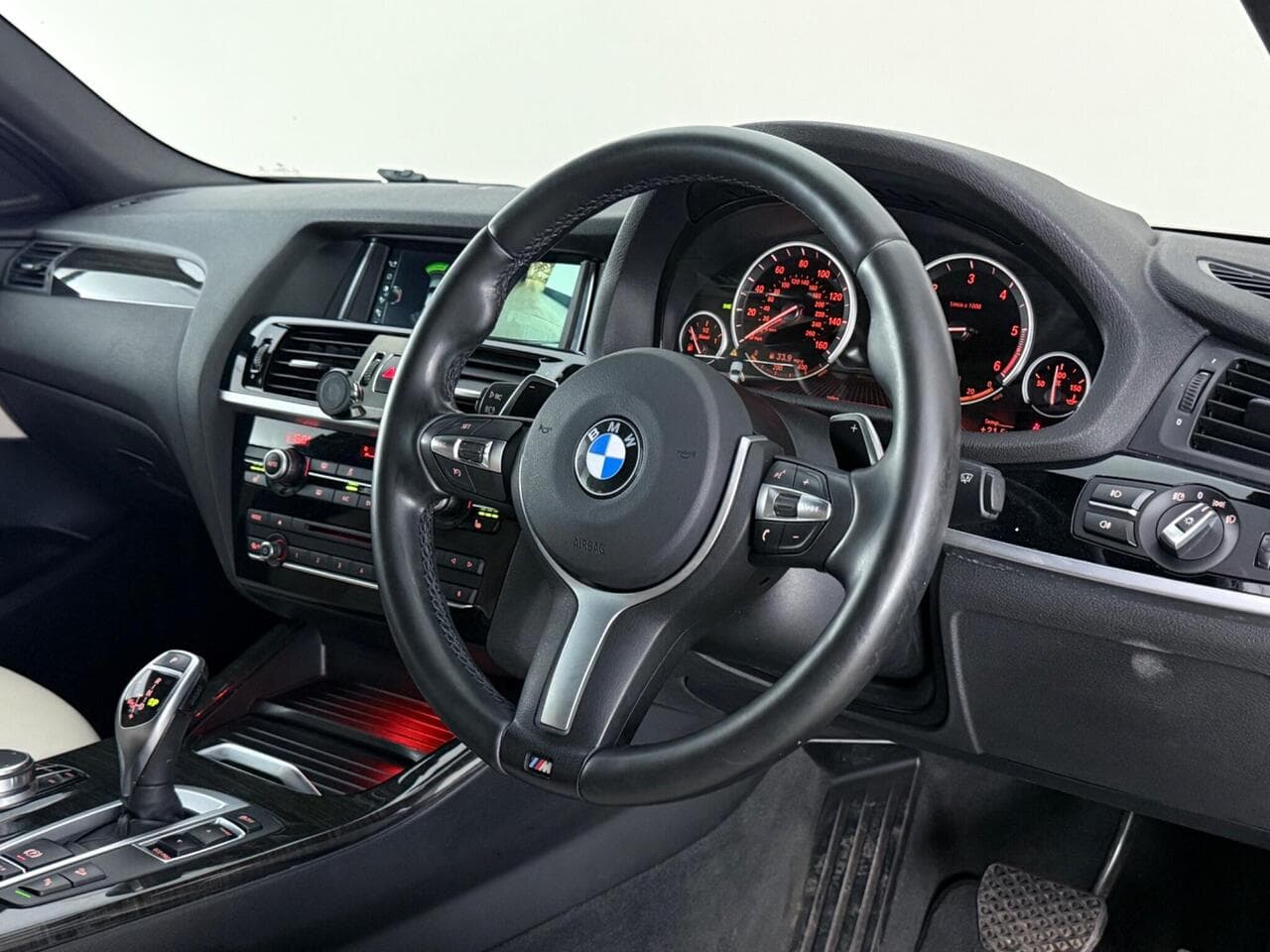 BMW X4 thumbnail Steering Wheel