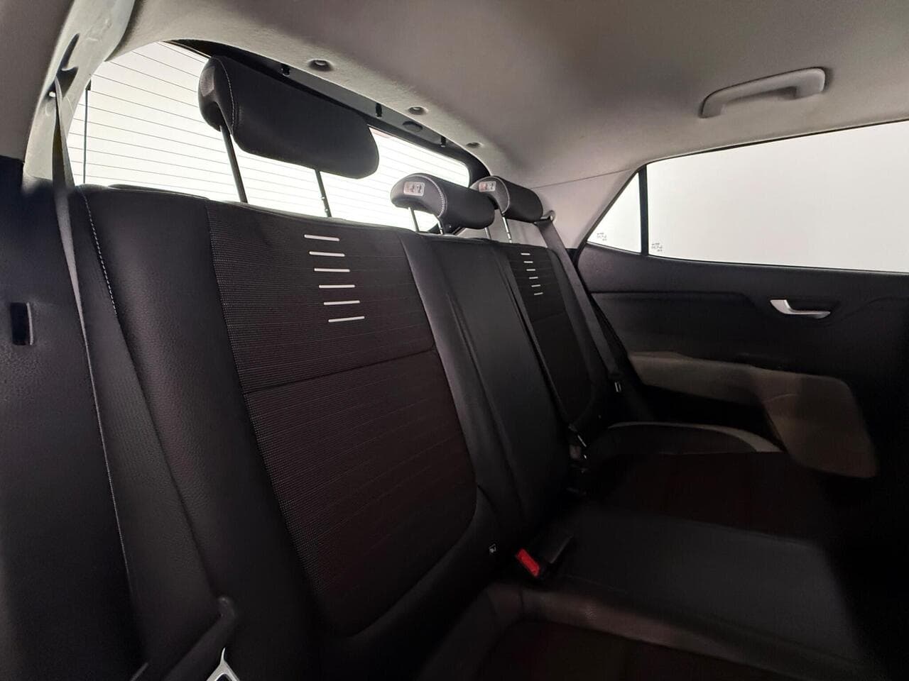 Kia Stonic thumbnail Seats Rear