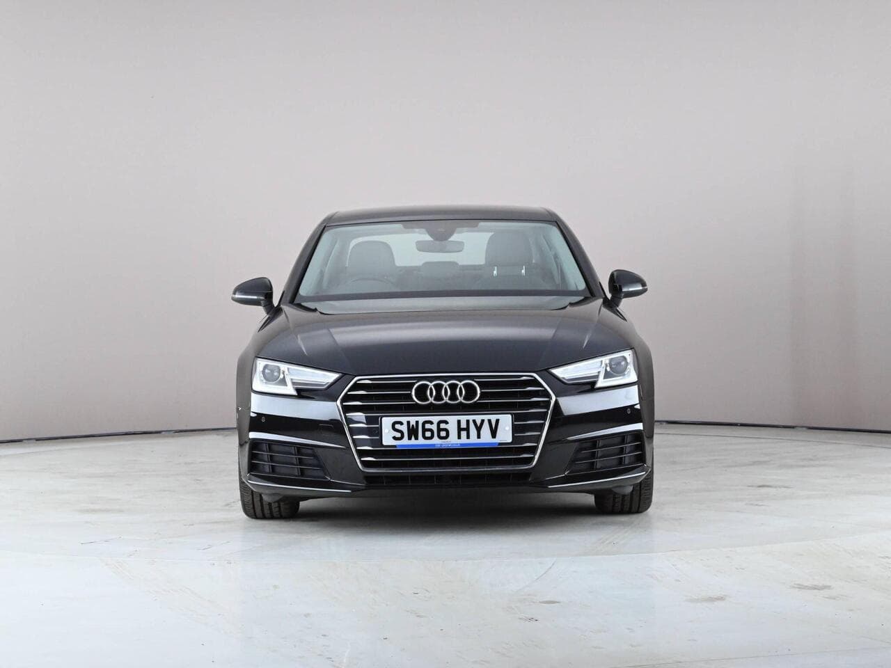 Audi A4 thumbnail Front