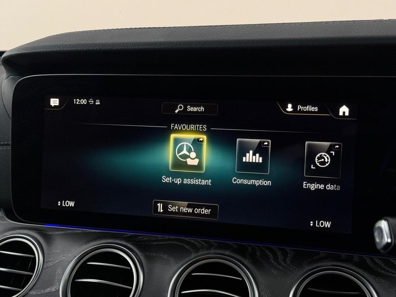Mercedes-Benz E Class thumbnail Infotainment System