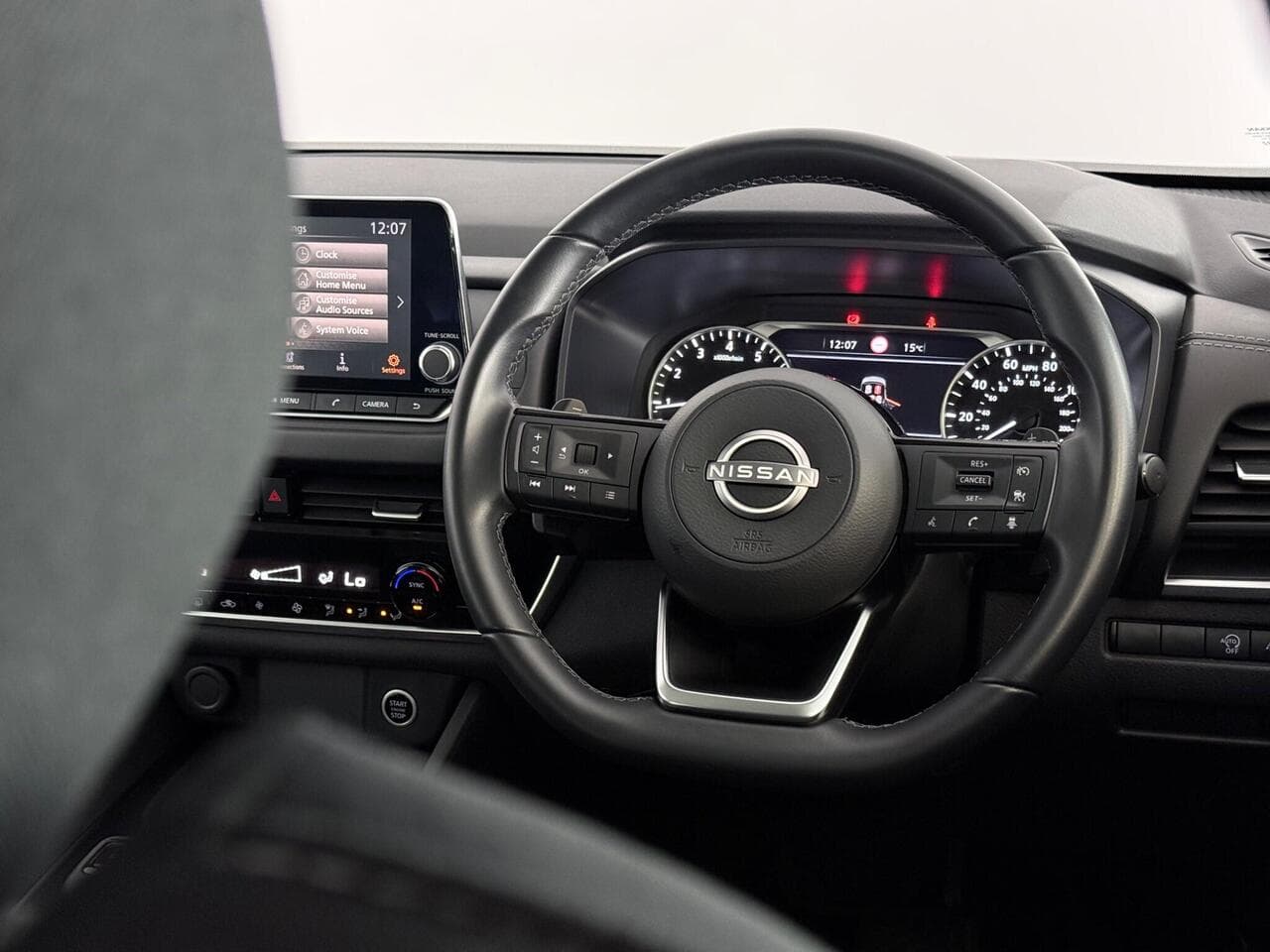 Nissan Qashqai thumbnail Steering Wheel