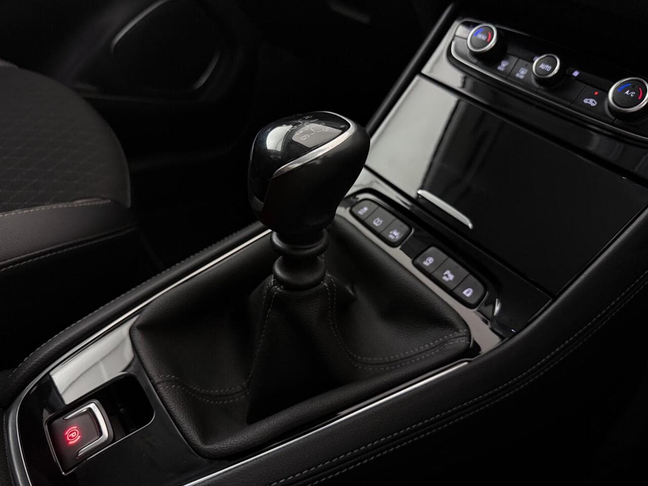 Vauxhall Grandland X thumbnail Interior Front