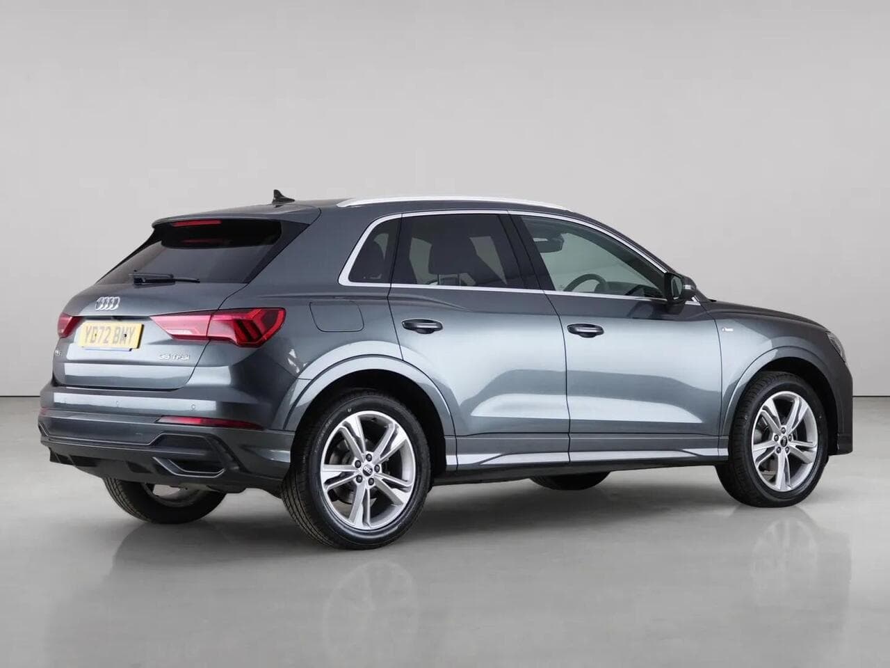 Audi Q3 thumbnail Side Right