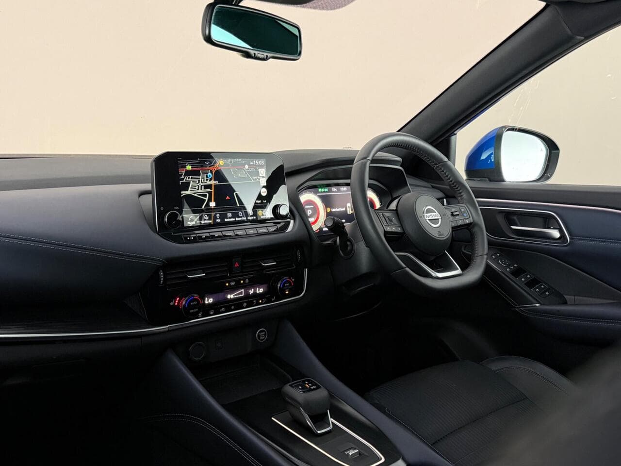 Nissan Qashqai thumbnail Interior Front