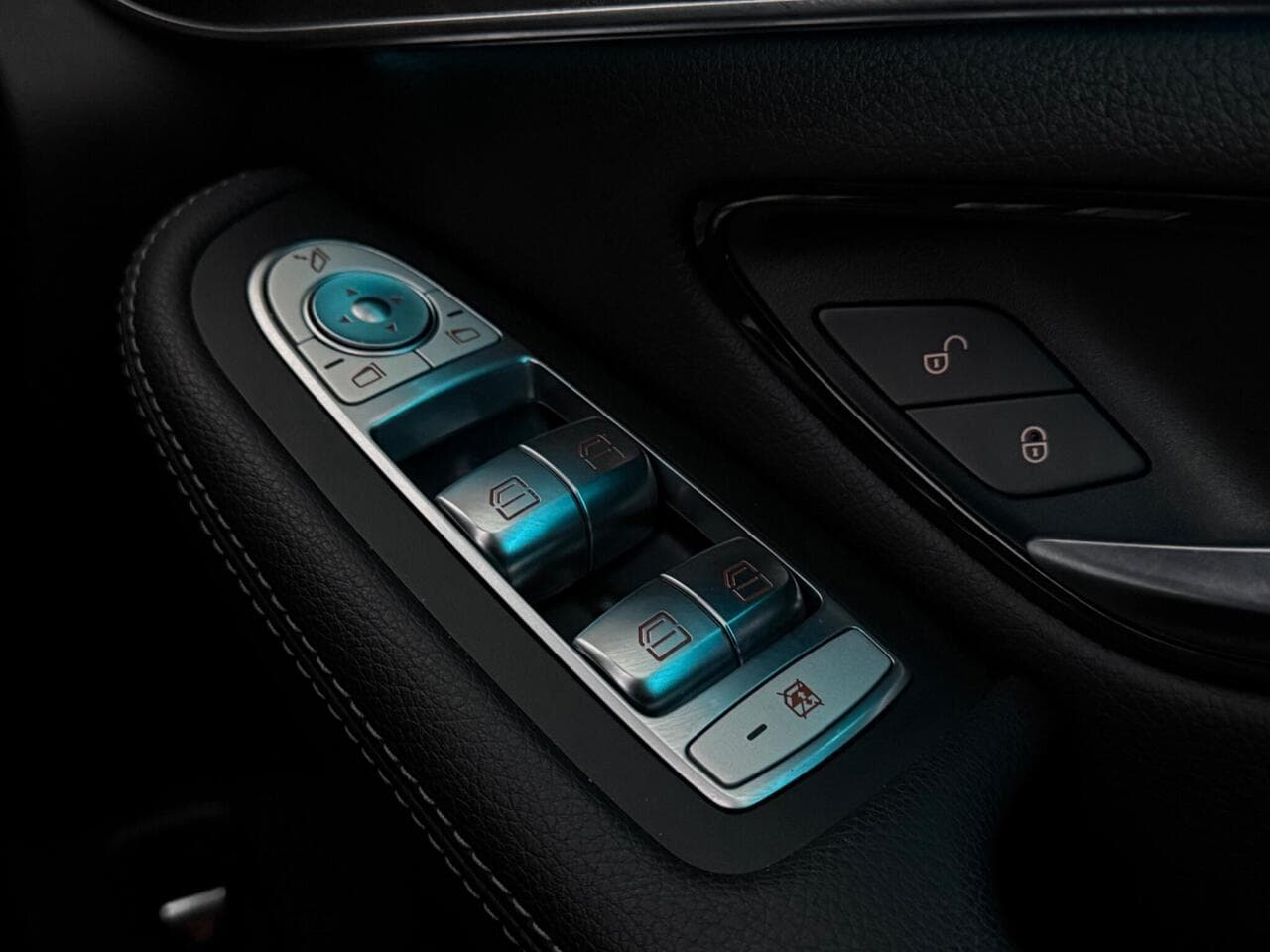 Mercedes-Benz GLC thumbnail Misc Controls