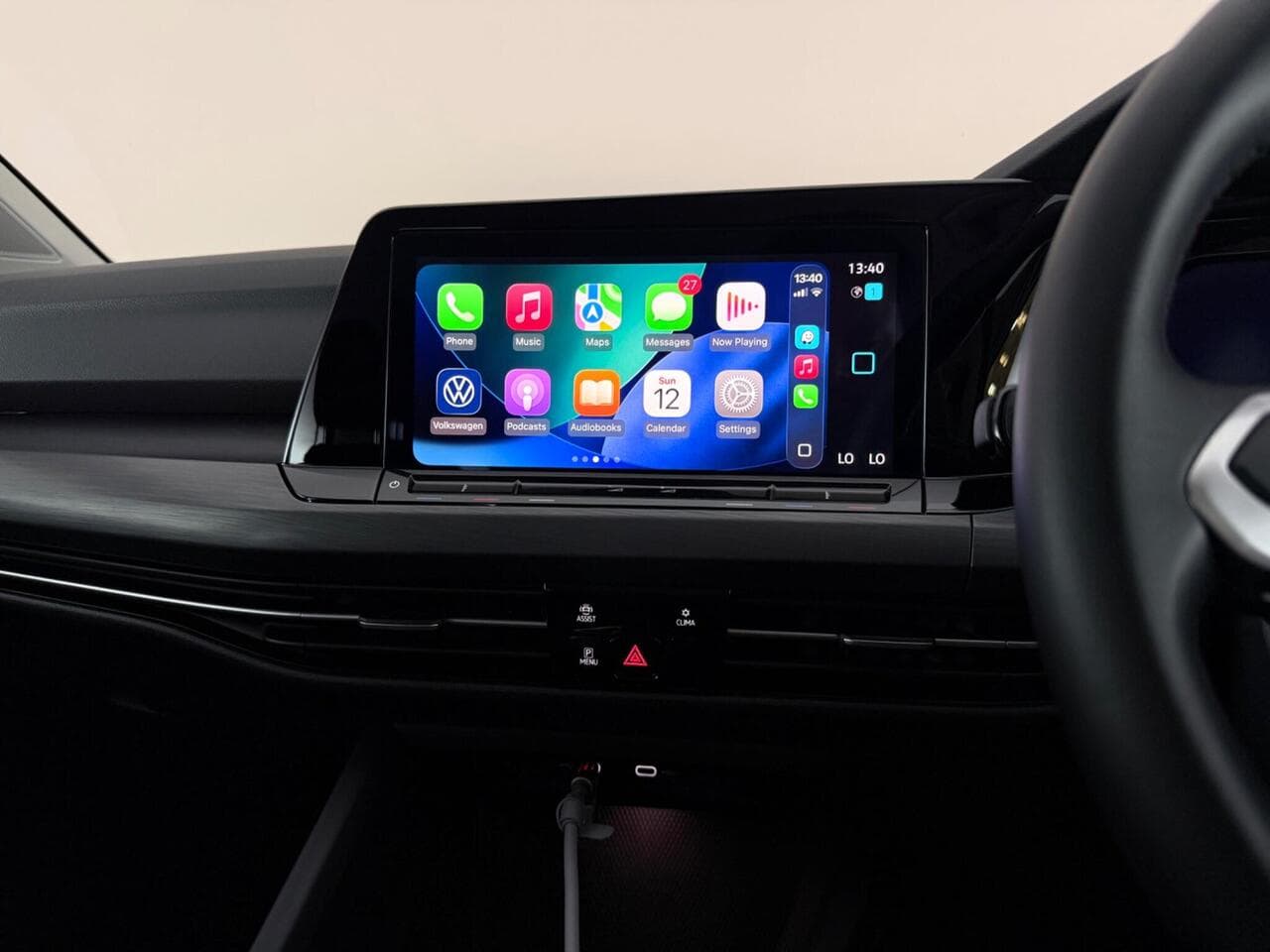 Volkswagen Golf thumbnail Infotainment System