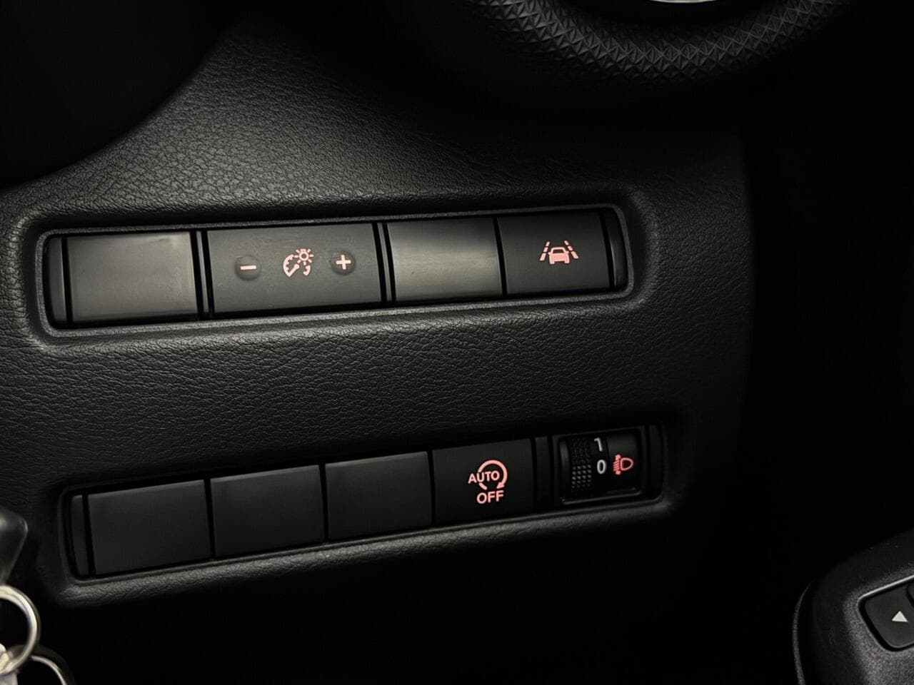 Nissan Juke thumbnail Misc Controls