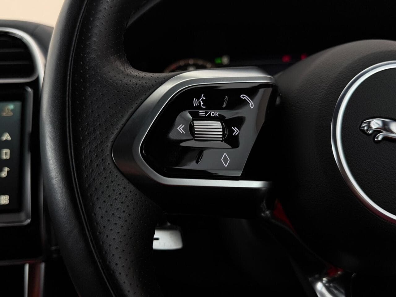Jaguar XE thumbnail Misc Controls