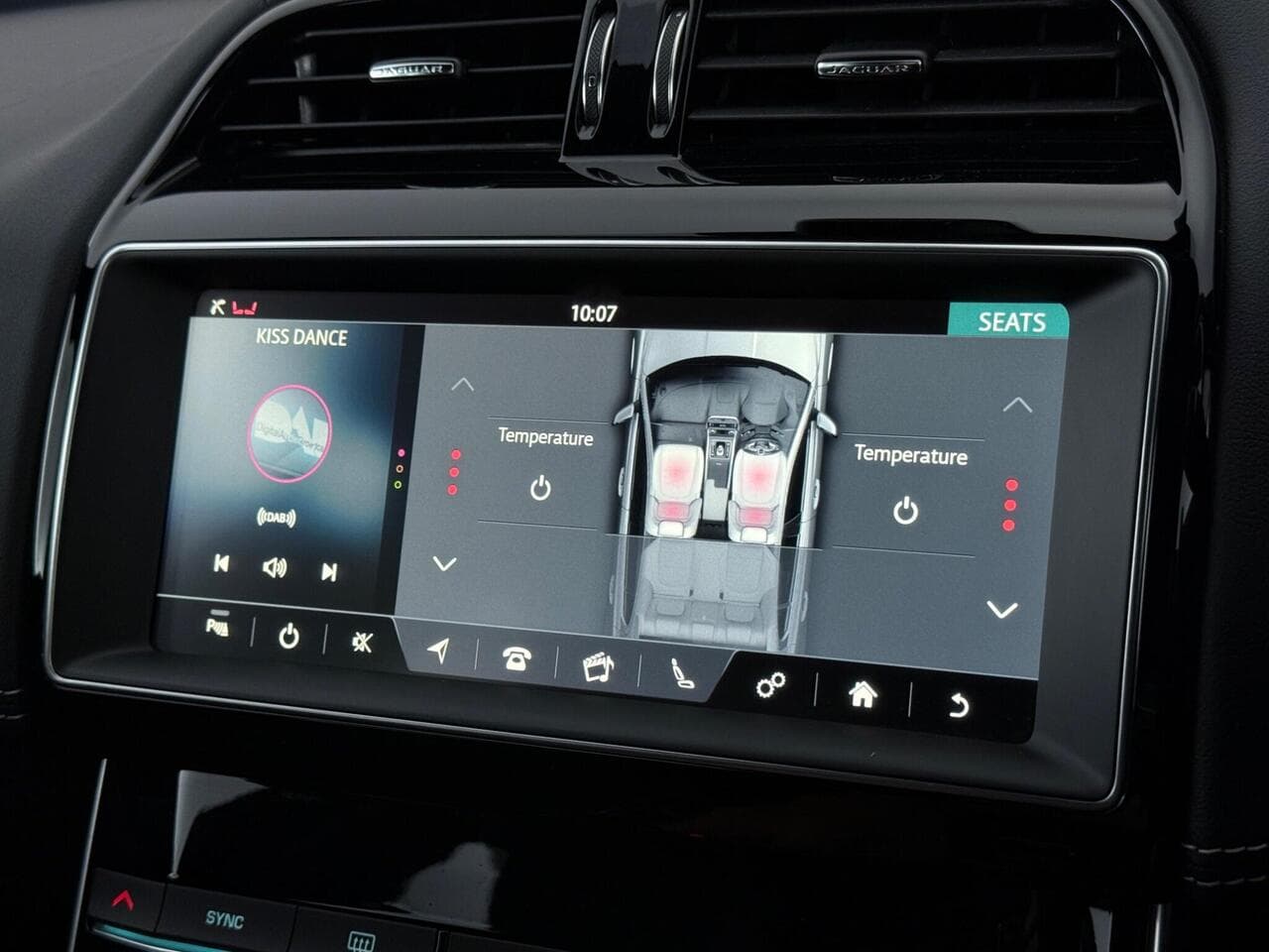 Jaguar XE thumbnail Infotainment System