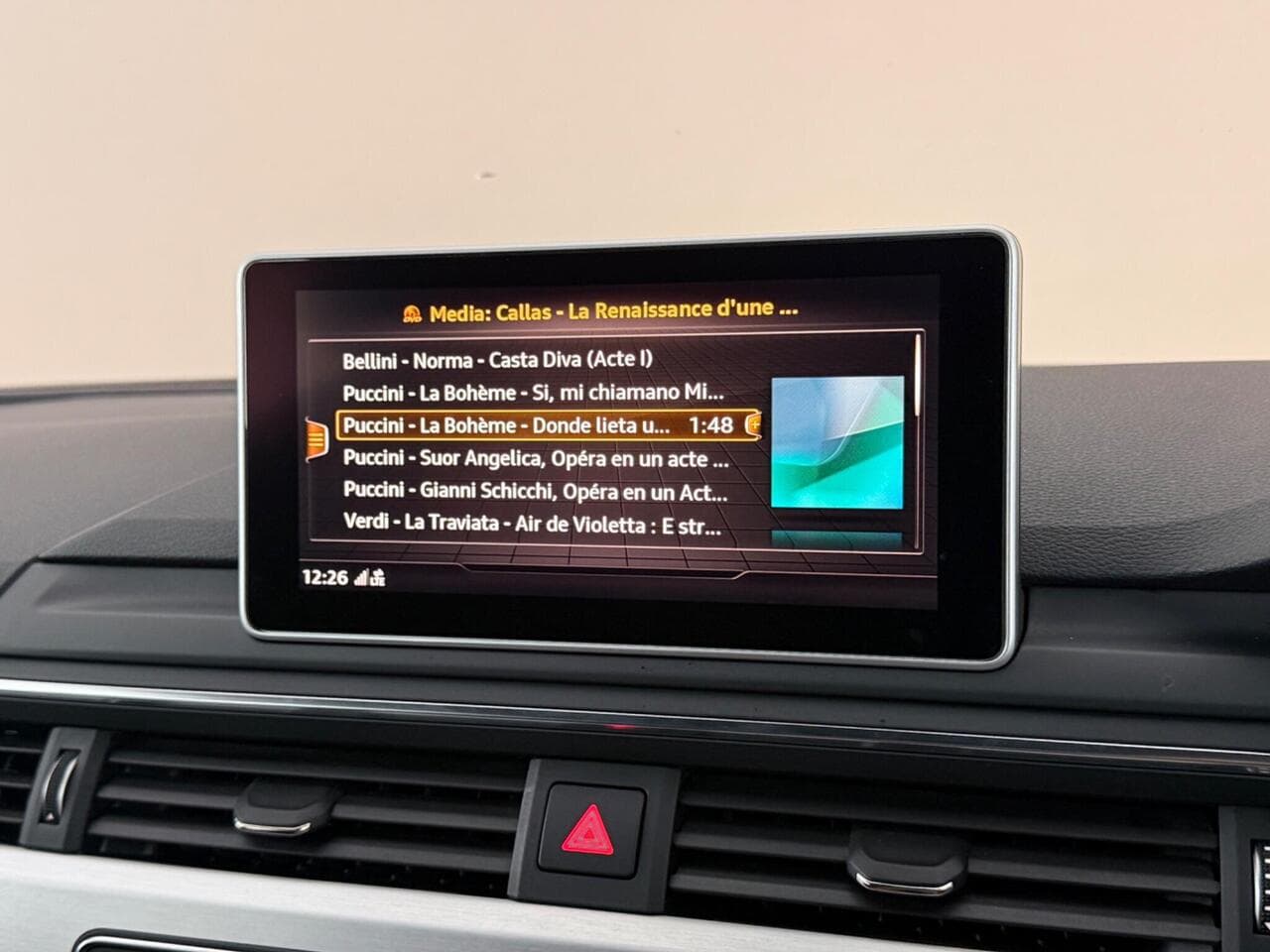 Audi A4 Avant thumbnail Infotainment System