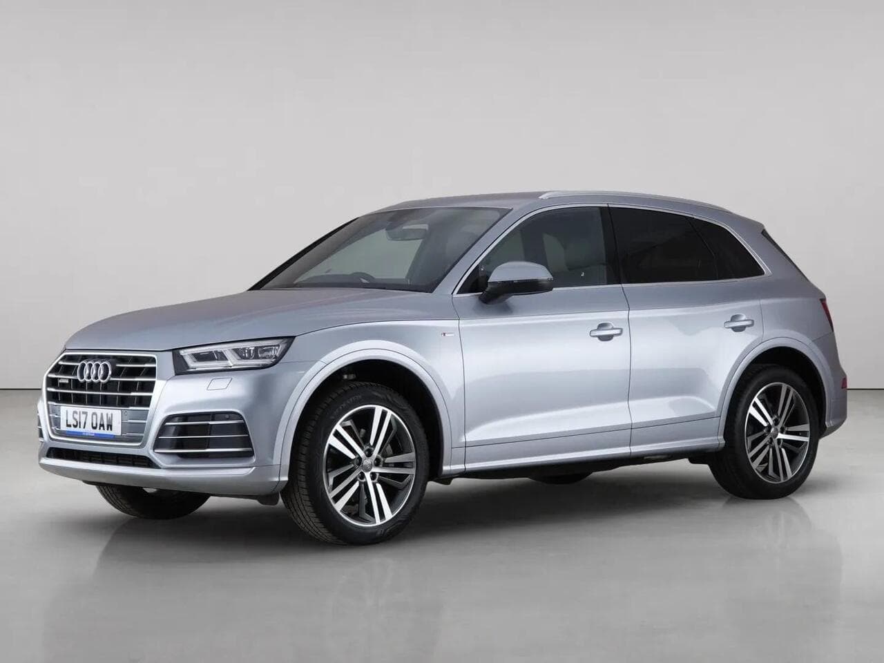 Audi Q5 thumbnail Front Left