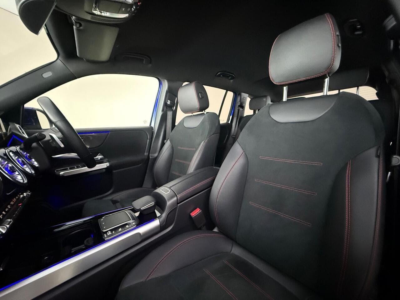 Mercedes-Benz GLB thumbnail Seat Front Passenger