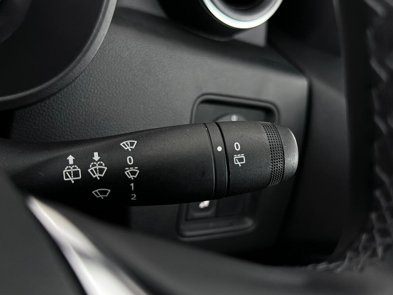Dacia Duster thumbnail Misc Controls