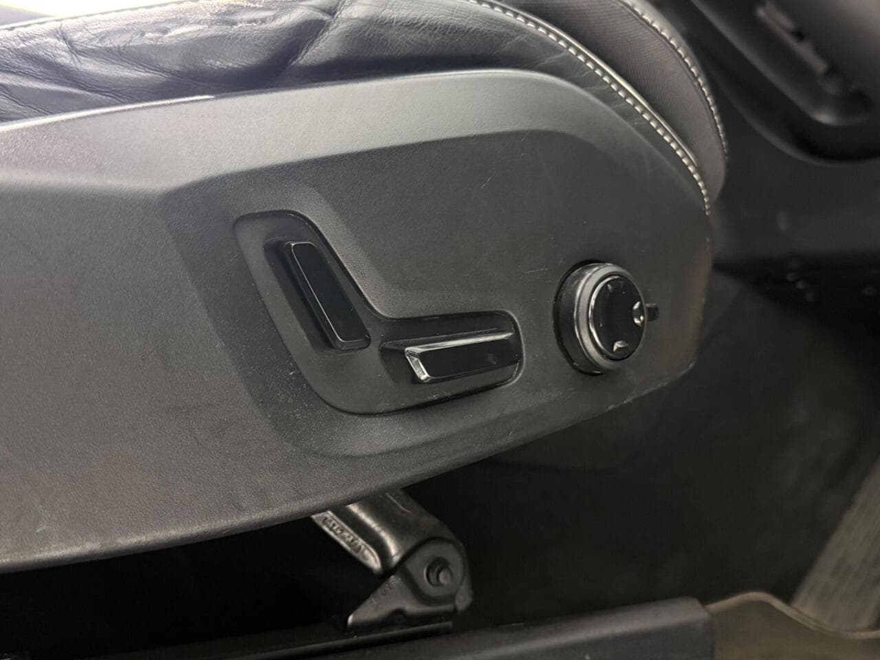Volvo XC90 thumbnail Misc Controls