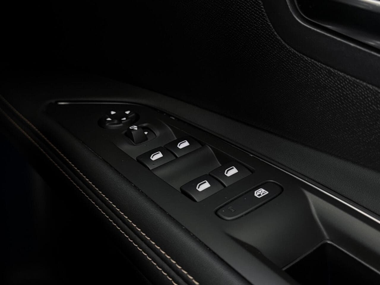 Peugeot 5008 thumbnail Misc Controls