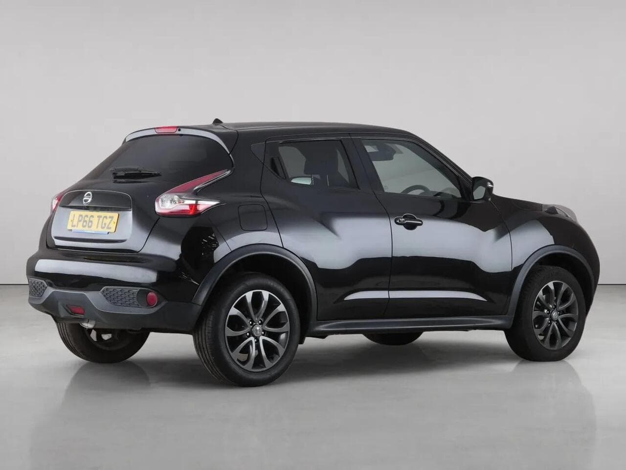 Nissan Juke thumbnail Rear Right
