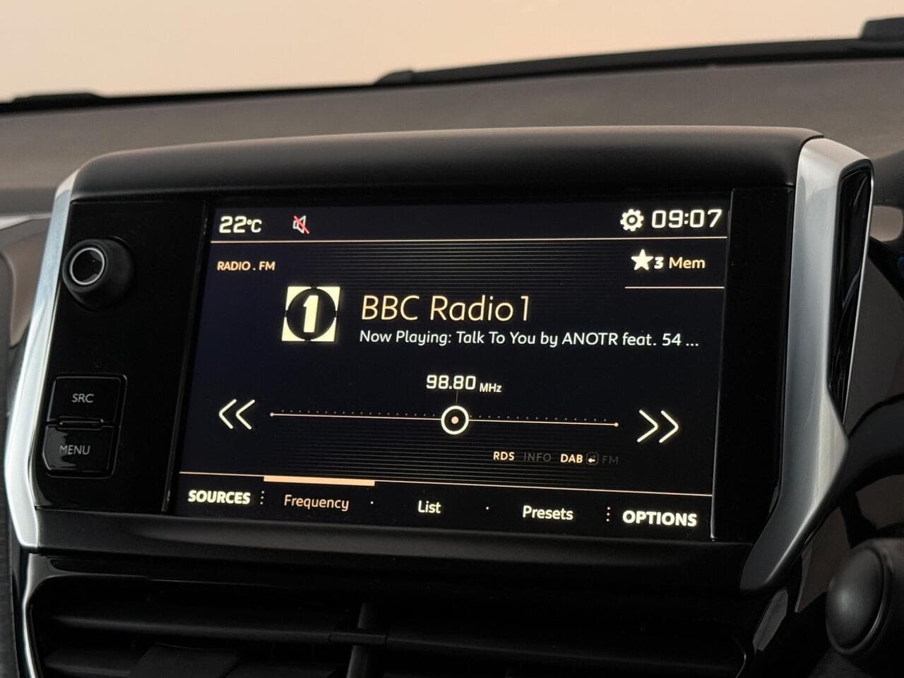 Peugeot 2008 thumbnail Infotainment System