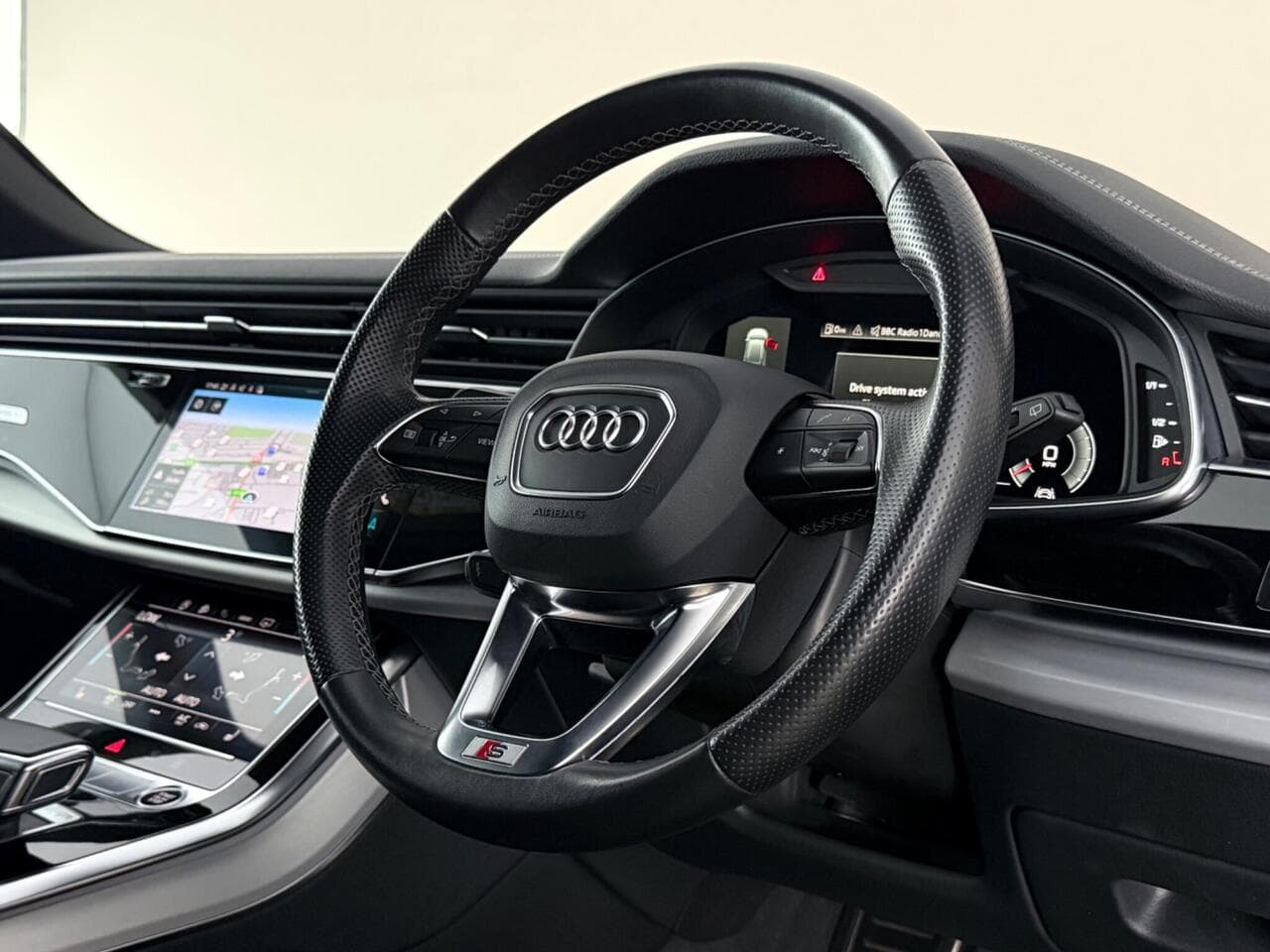 Audi Q8 thumbnail Steering Wheel
