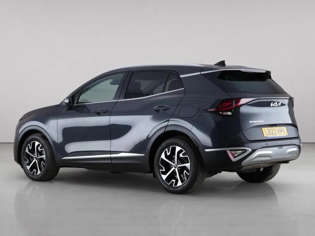 Kia Sportage thumbnail Side Left