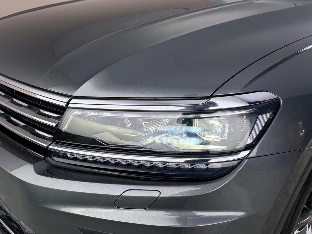 Volkswagen Tiguan thumbnail Lights Front