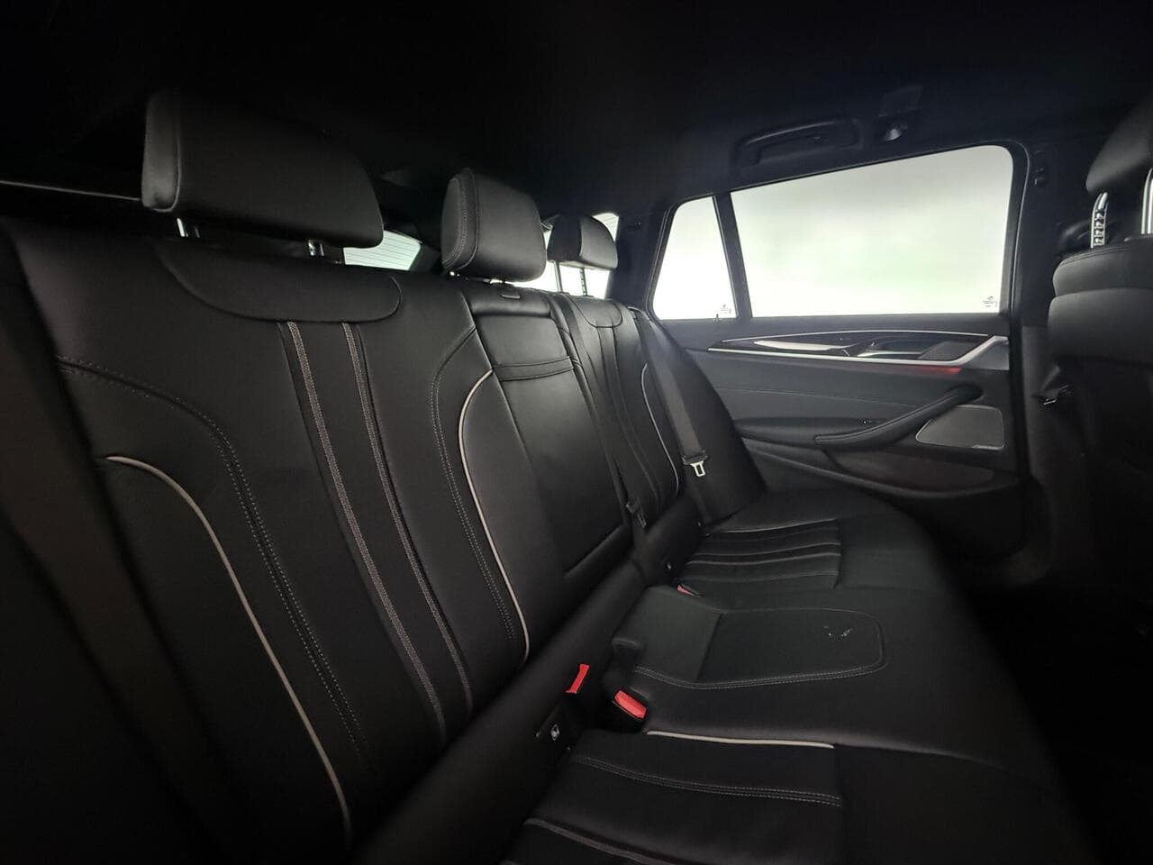 BMW 5 Series thumbnail Seats Rear
