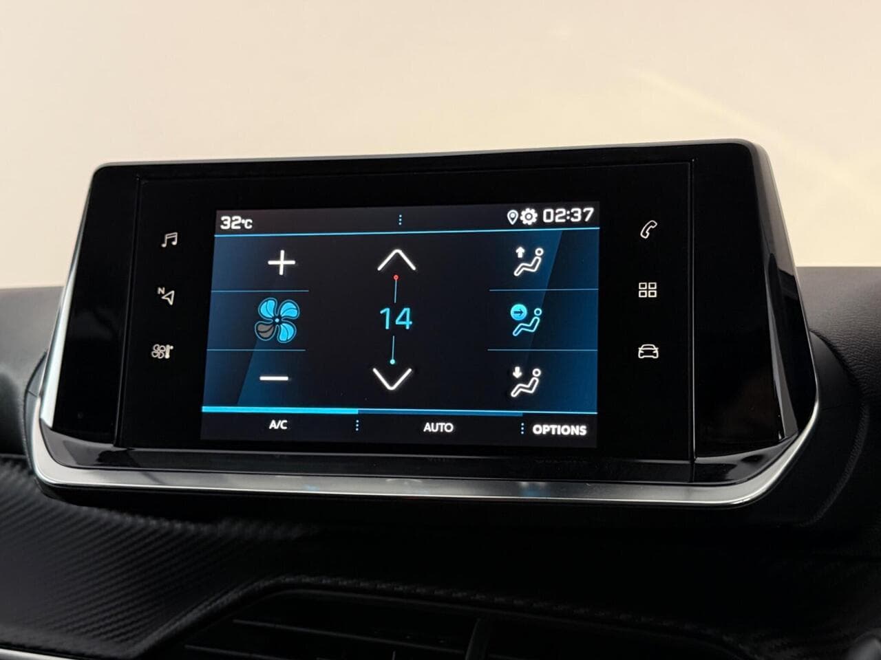 Peugeot 2008 thumbnail Infotainment System