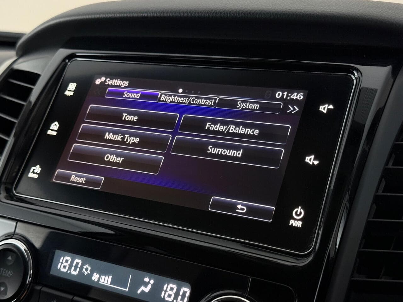 Mitsubishi Shogun Sport thumbnail Infotainment System