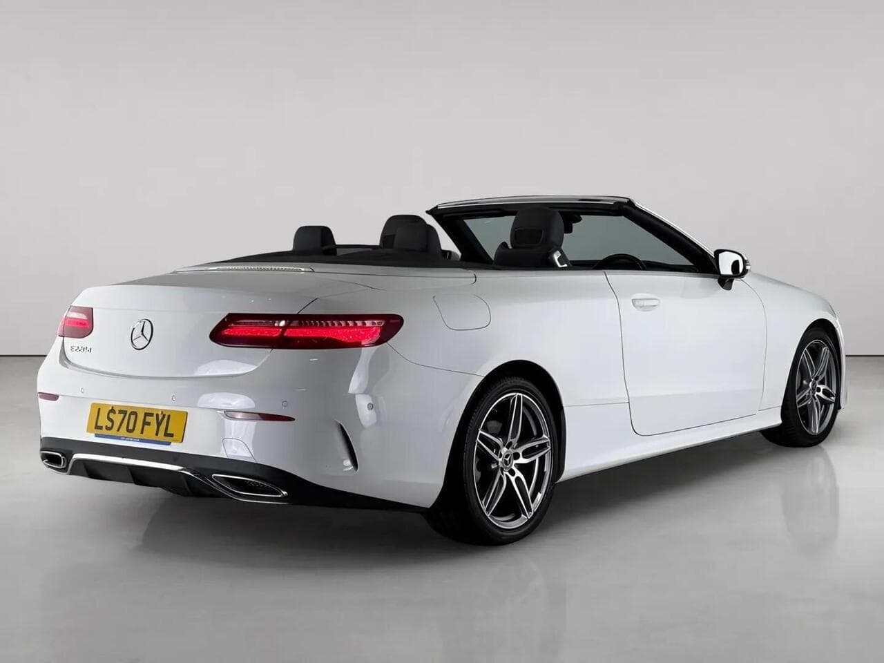 Mercedes-Benz E Class thumbnail Rear Right