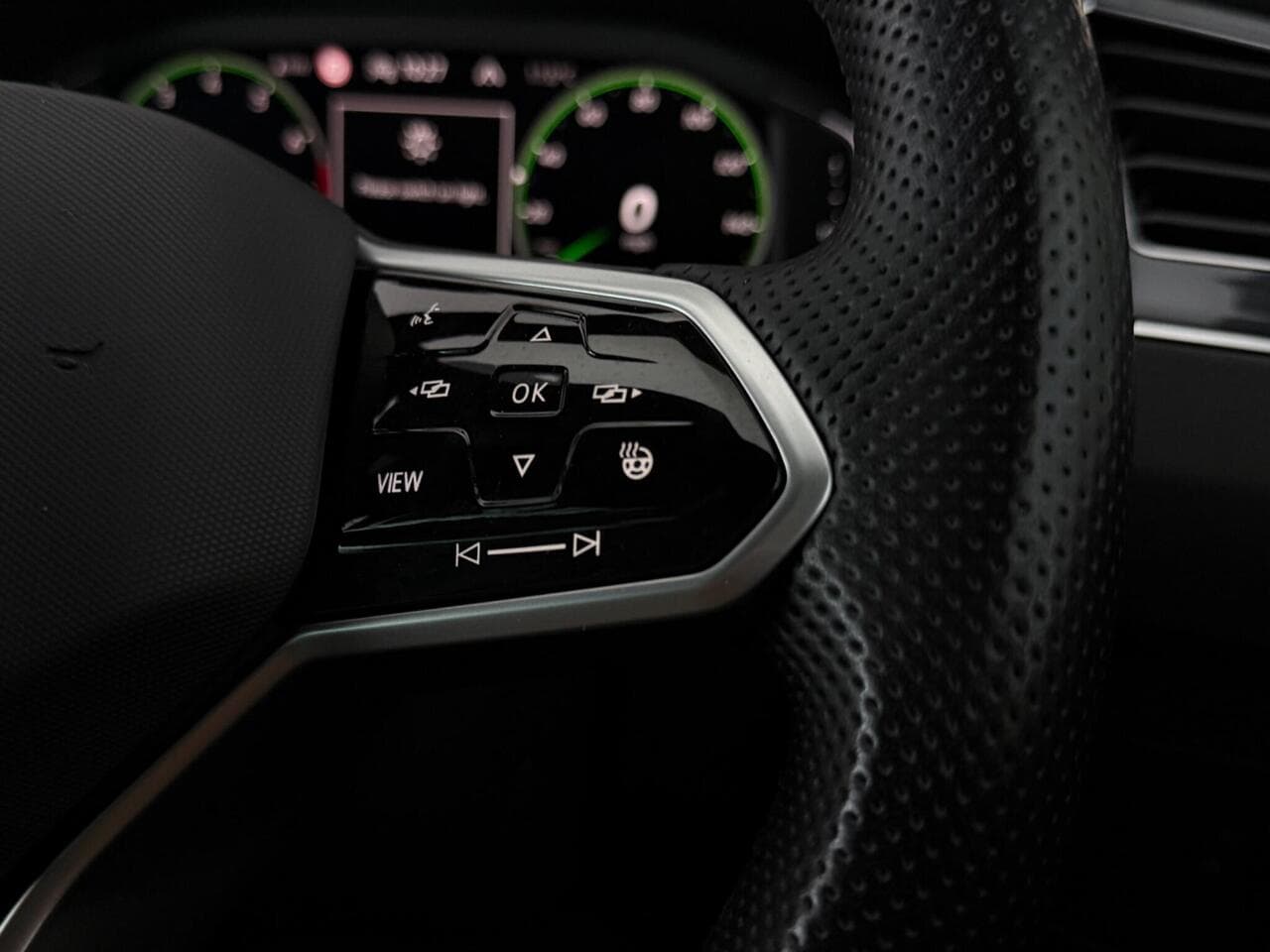 Volkswagen Tiguan thumbnail Misc Controls
