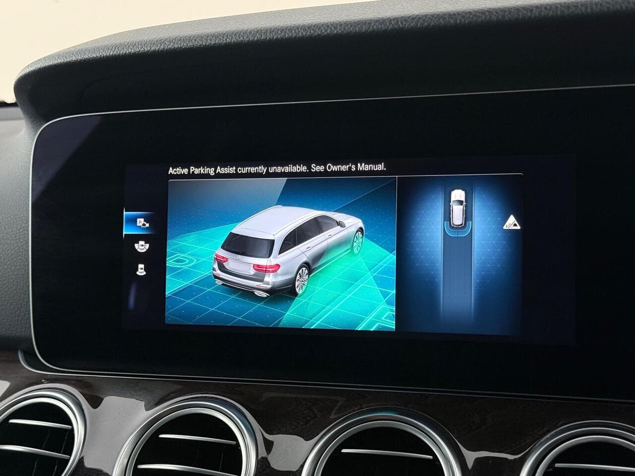 Mercedes-Benz E Class thumbnail Infotainment System