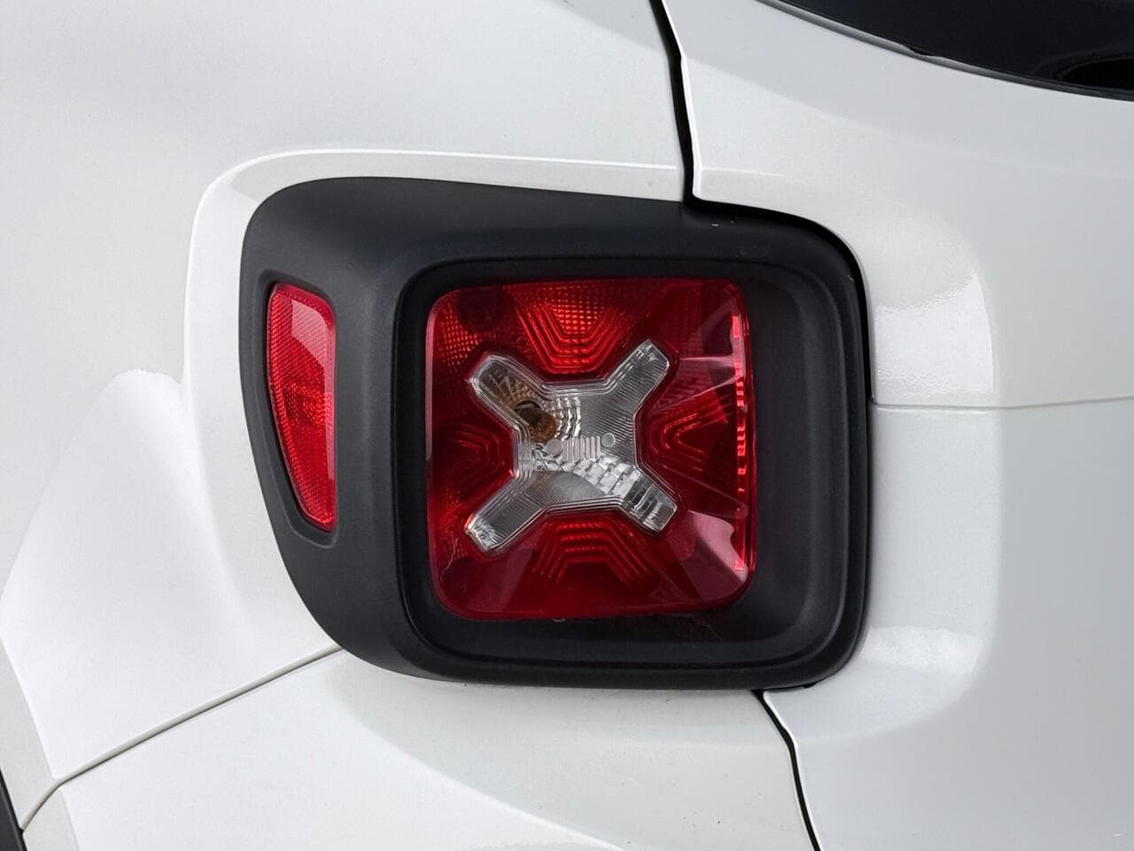Jeep Renegade thumbnail Lights Rear