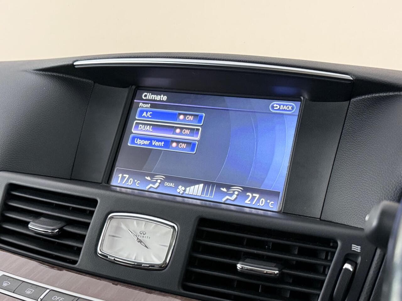 Infiniti Q70 thumbnail Infotainment System