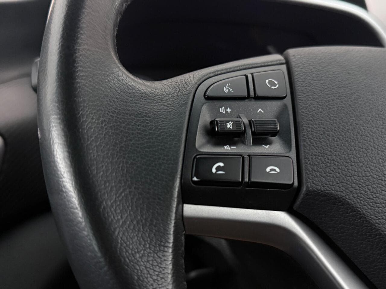 Hyundai TUCSON thumbnail Misc Controls