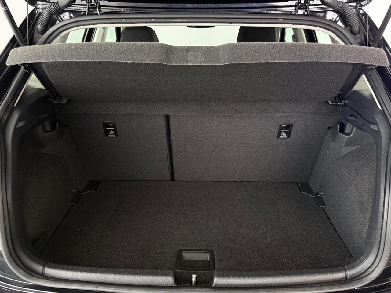 Volkswagen Polo thumbnail Boot