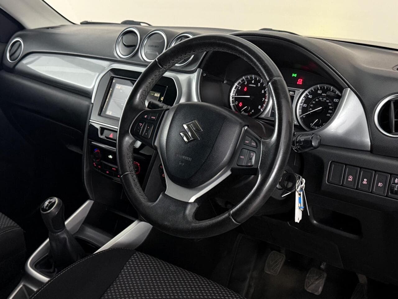 Suzuki Vitara thumbnail Interior Front