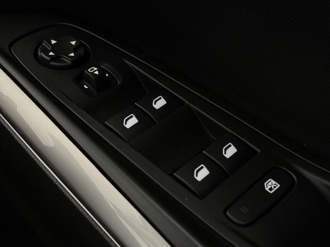 Vauxhall Grandland thumbnail Misc Controls