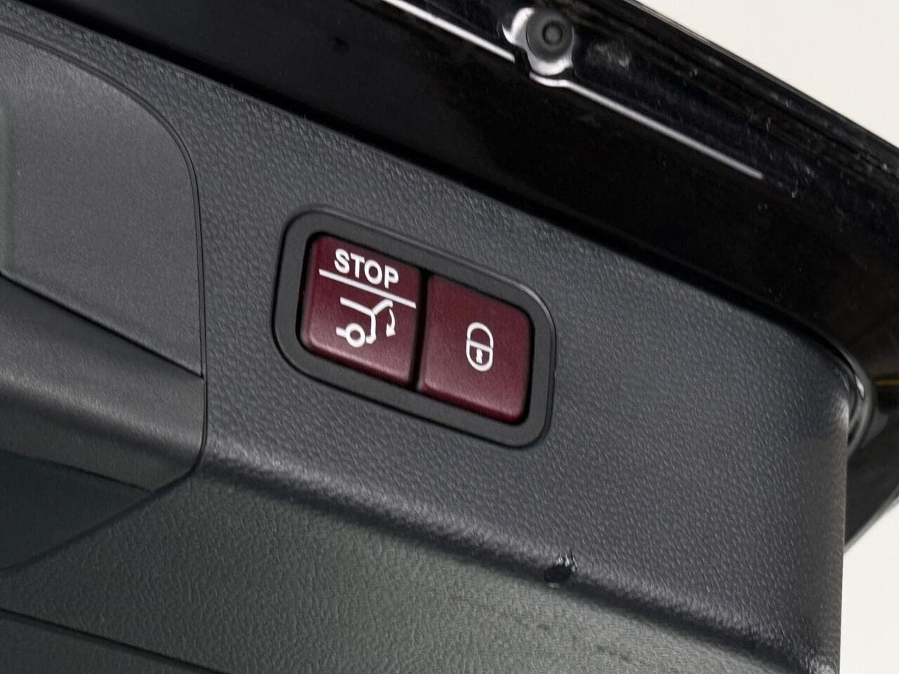 Mercedes-Benz GLC thumbnail Misc Controls