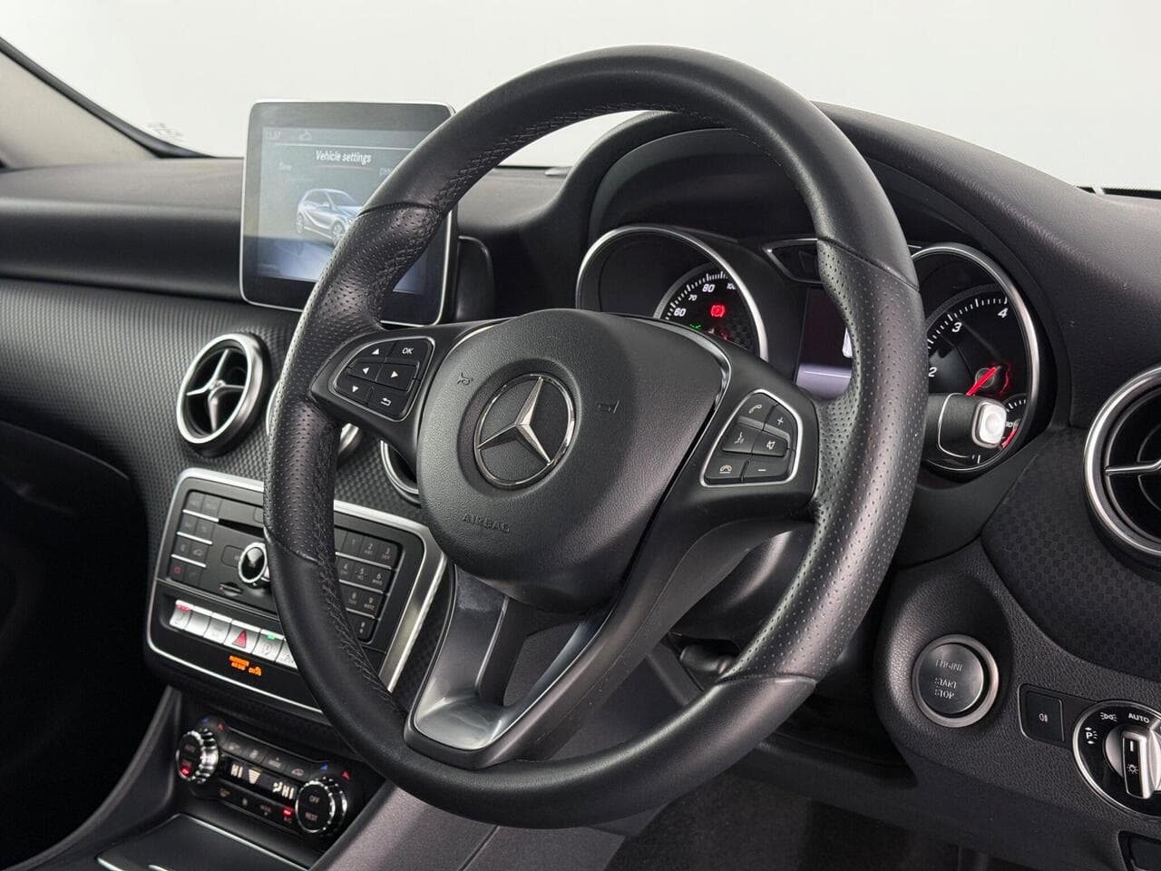 Mercedes-Benz A Class thumbnail Steering Wheel