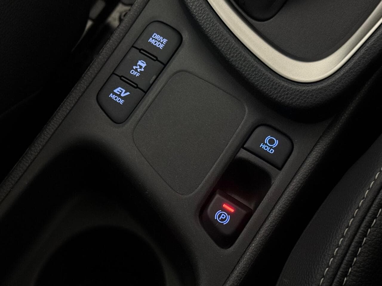 Toyota Yaris Cross thumbnail Misc Controls