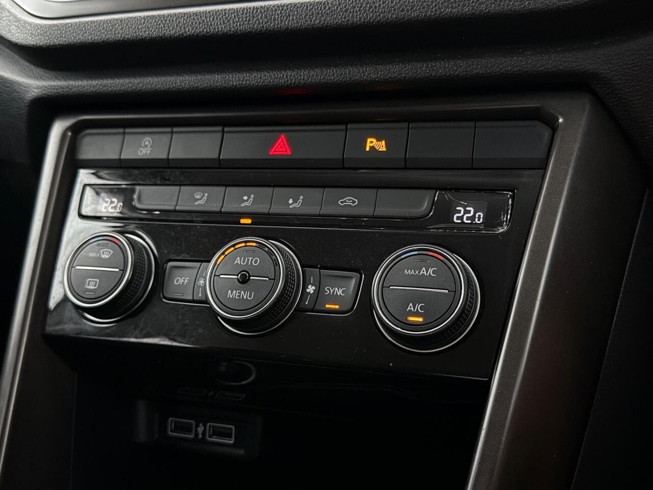 Volkswagen T-Roc thumbnail Infotainment System