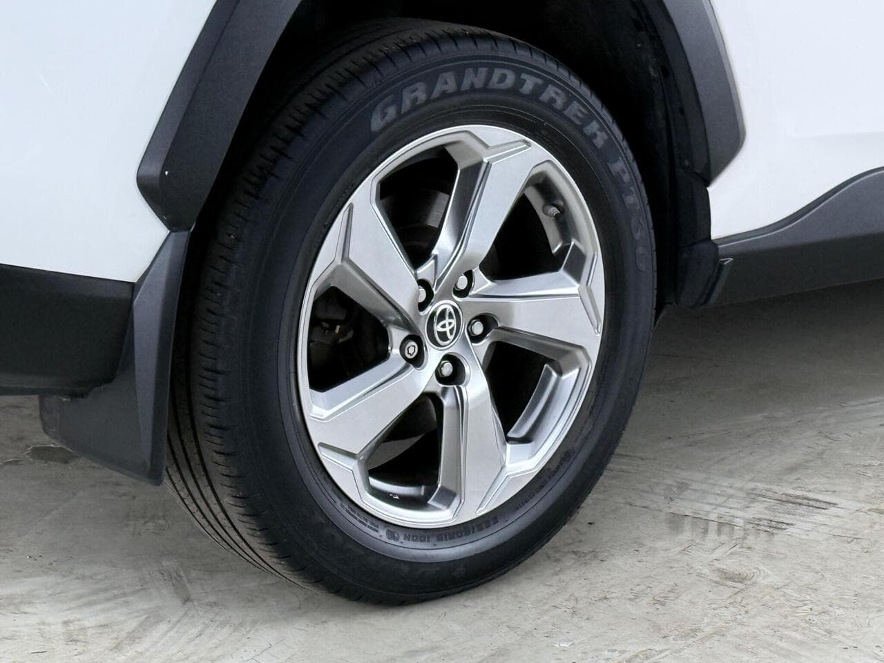 Toyota RAV4 thumbnail Wheel