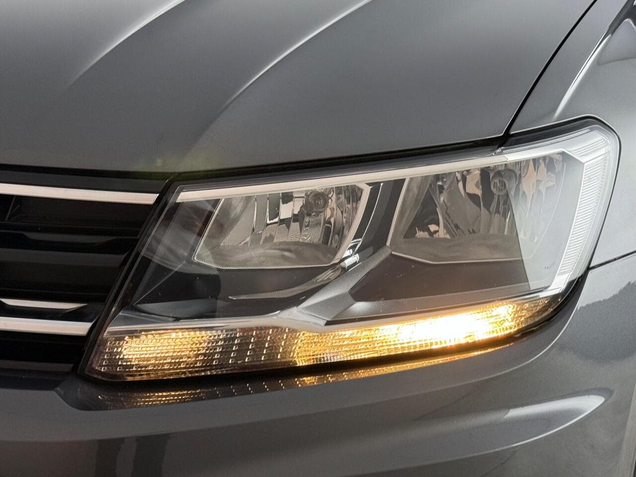 Volkswagen Tiguan thumbnail Lights Front