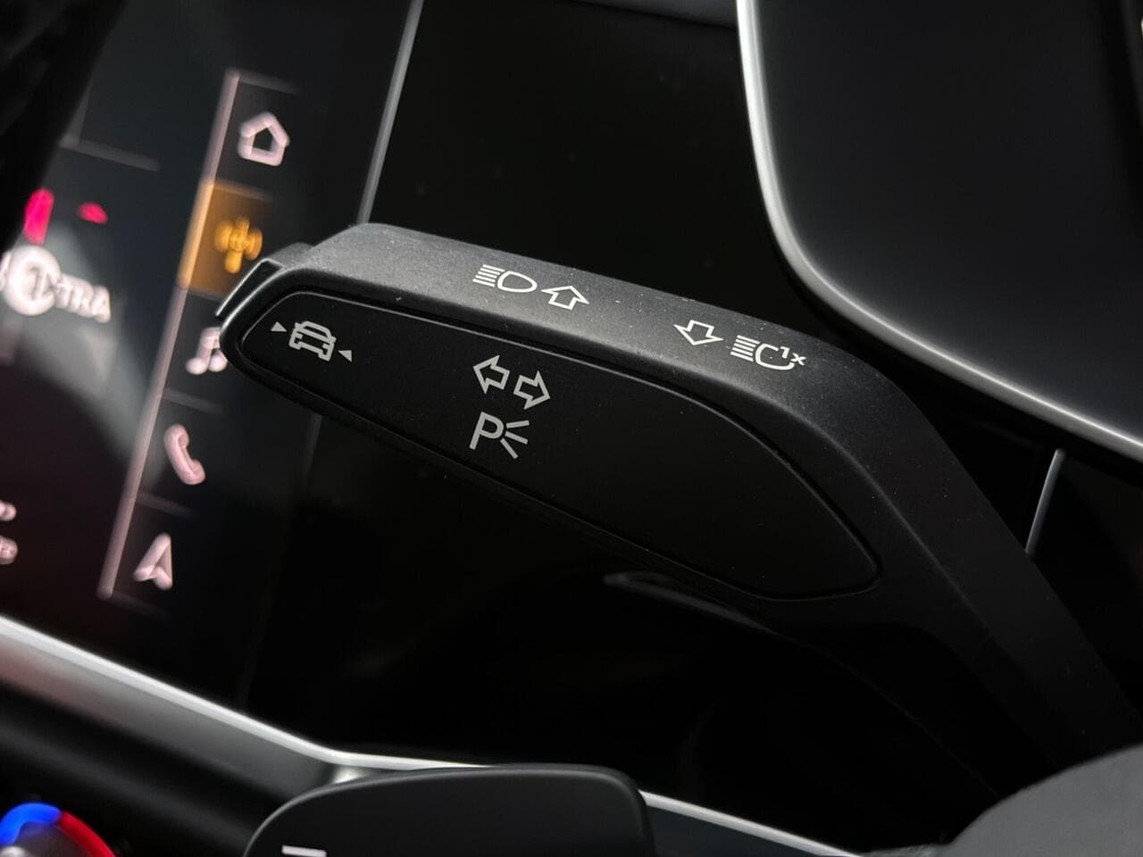 Audi Q3 thumbnail Misc Controls