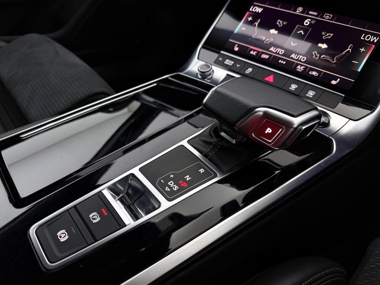 Audi A6 Avant thumbnail Interior Front