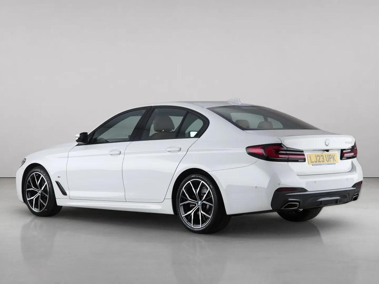 BMW 5 Series thumbnail Rear Left
