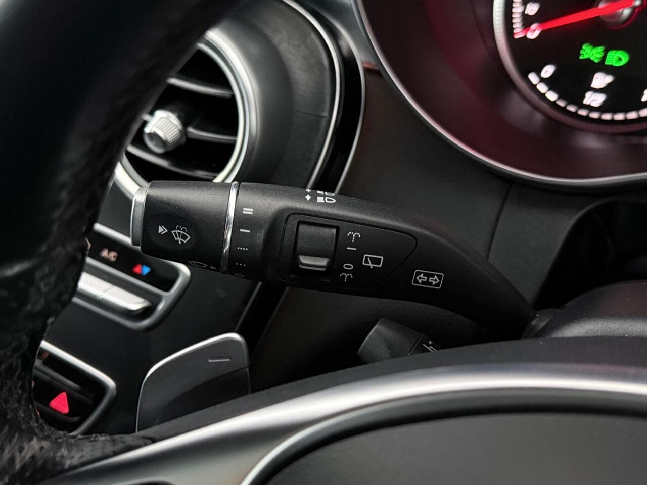 Mercedes-Benz C Class thumbnail Misc Controls