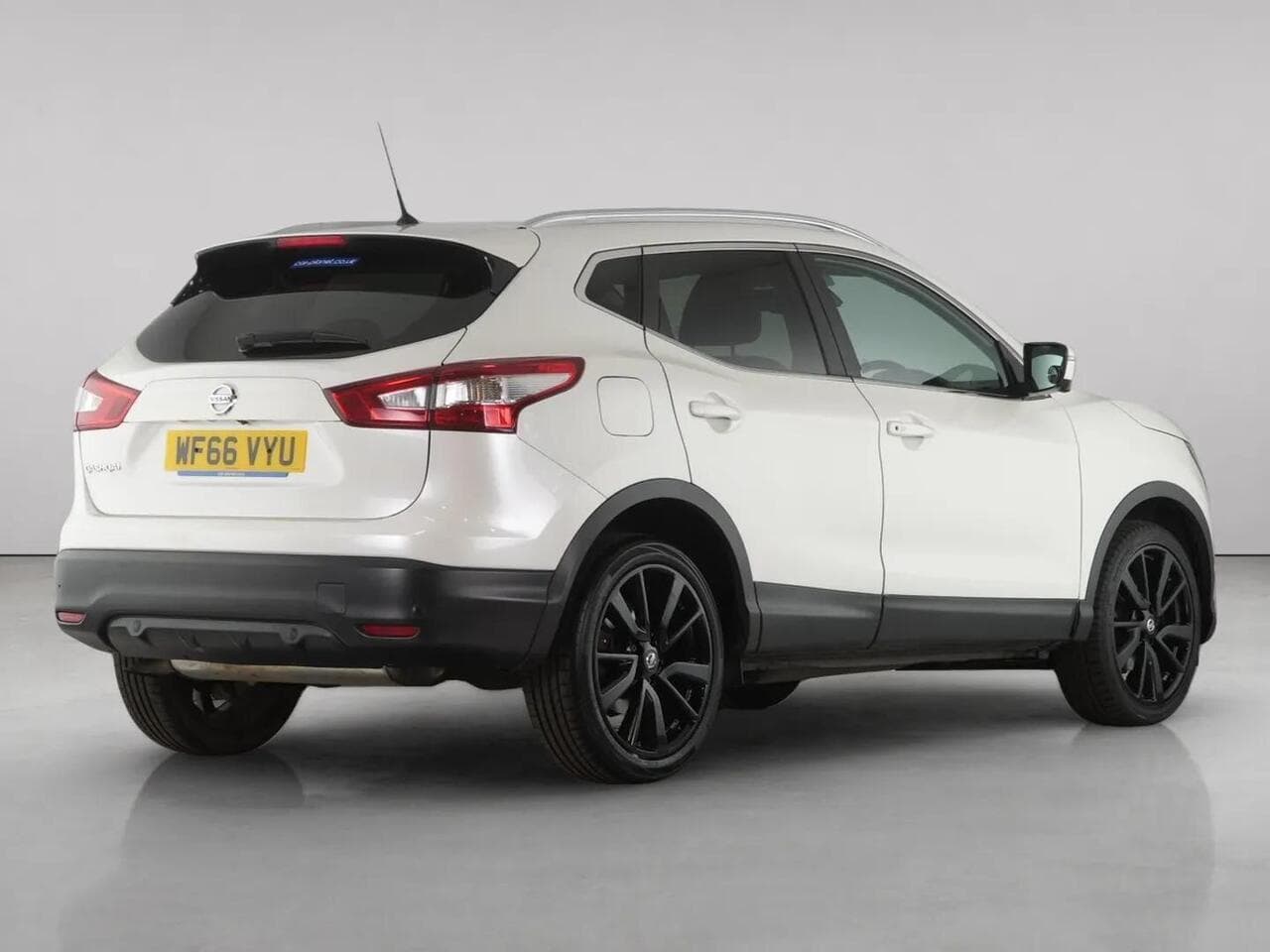 Nissan Qashqai thumbnail Rear Right