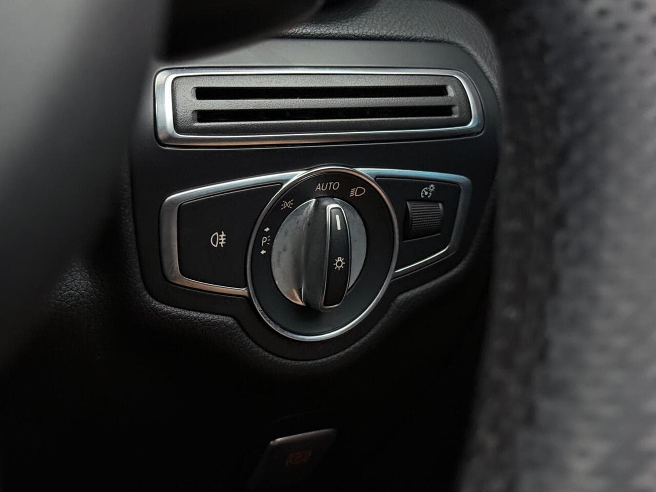 Mercedes-Benz GLC thumbnail Misc Controls