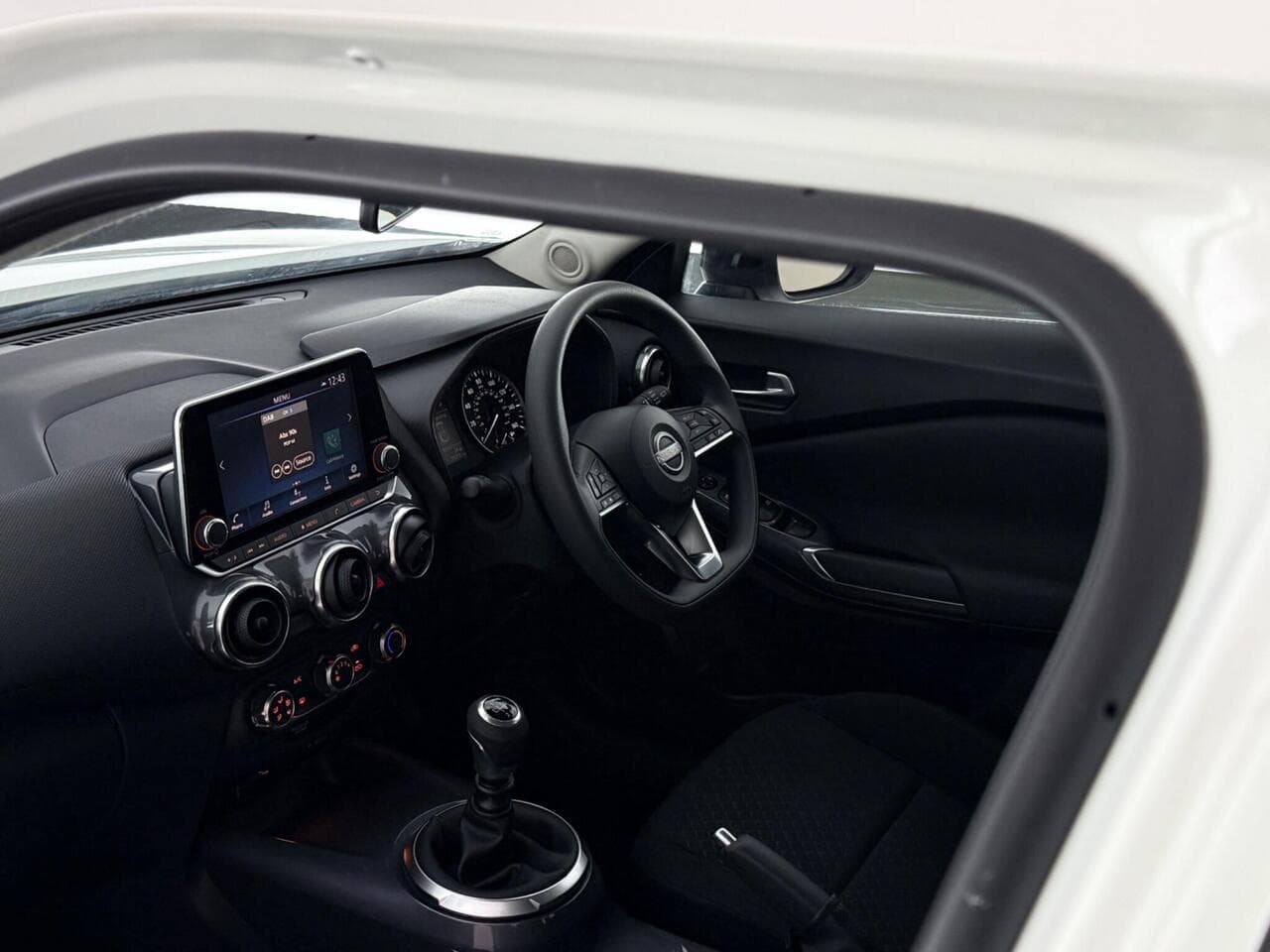Nissan Juke thumbnail Interior Front